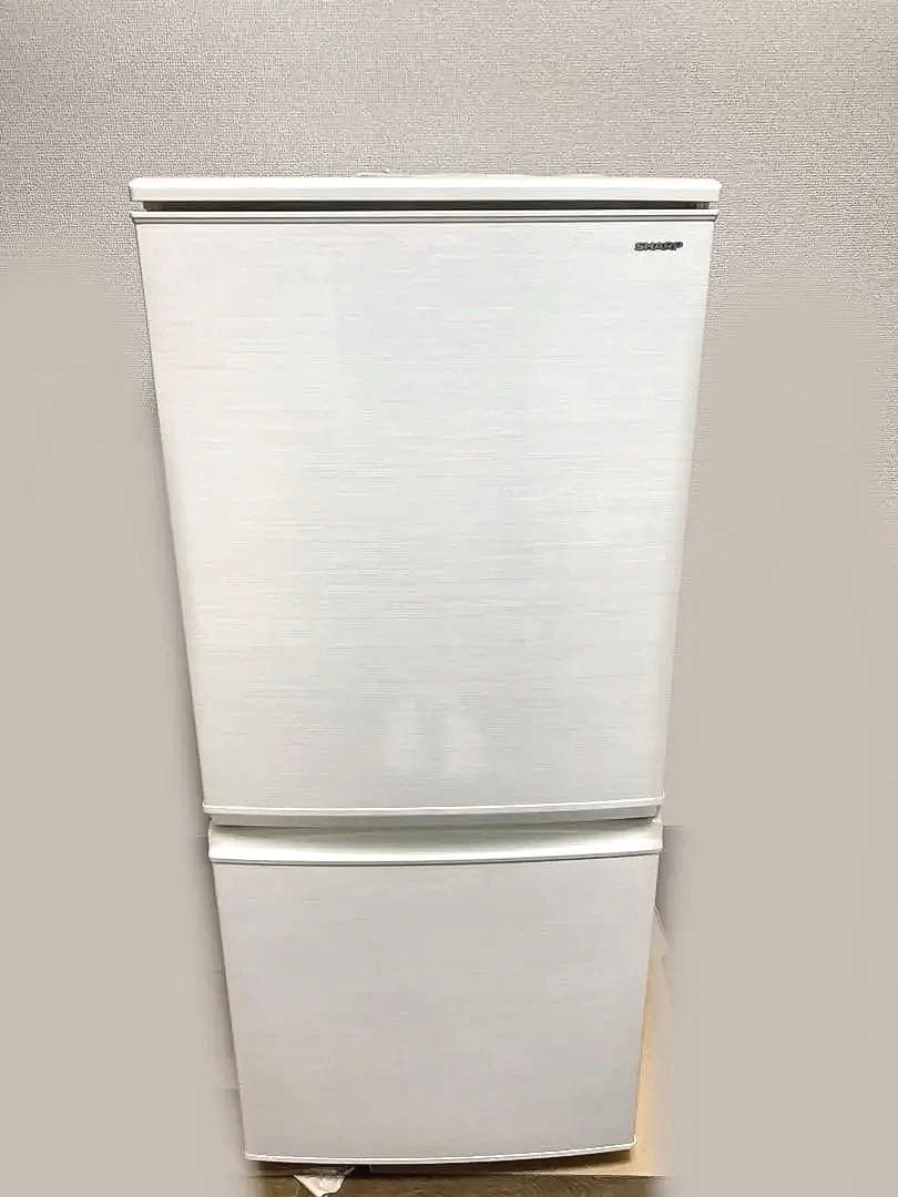 【値下げ】【美品】SHARP 冷蔵庫 SJ-D14C-W 137L 【送料無料】
