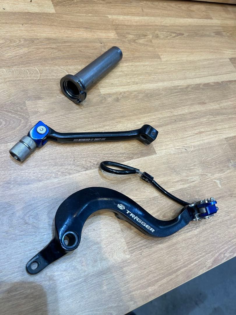 WR250R/X ZETA製品ブレードペダル、シフトペダル、ハイスロットル