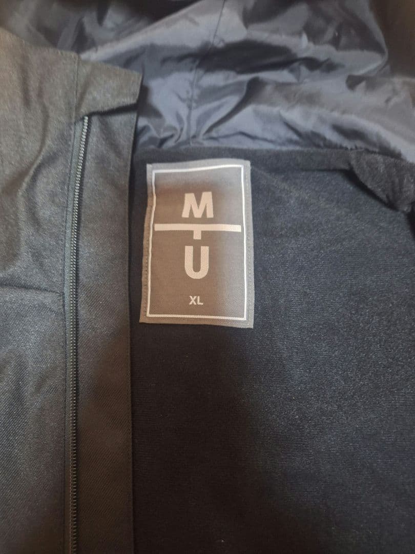 新品未使用　スキースノーボードウエア　ジャケットとパンツセット　XL