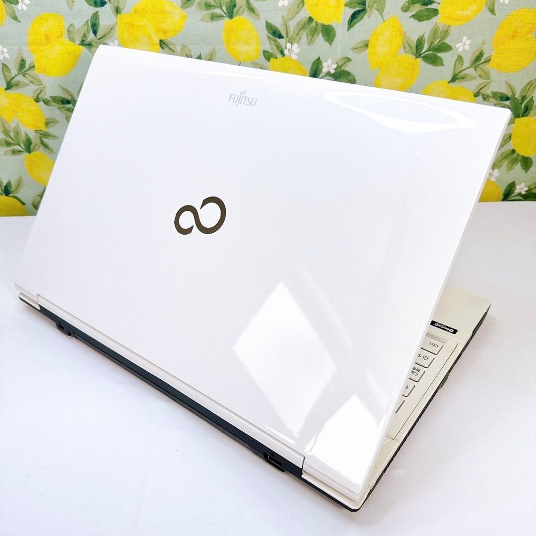 格安❤️富士通ホワイトノートパソコン‼️ネットや事務に！Windows11！