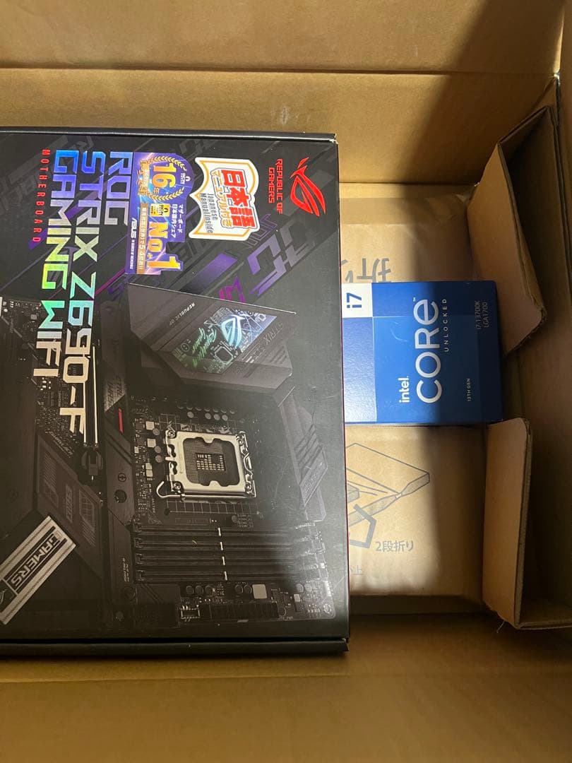 CPU ROG STRIX Z690-F GAMING WIFI + i7 13700k