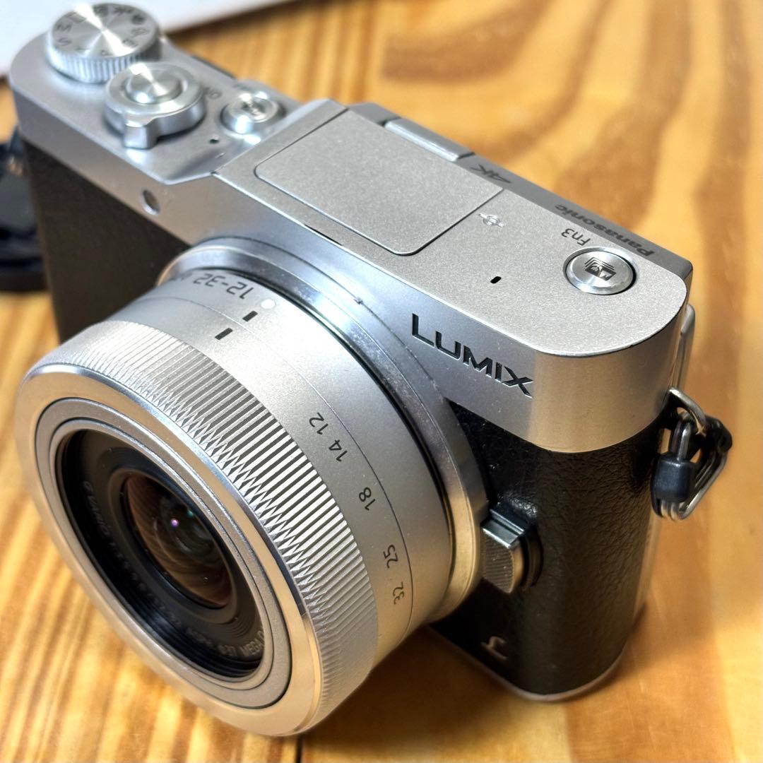 パナソニックLUMIX DC-GF9 人気のシルバー／ブラック