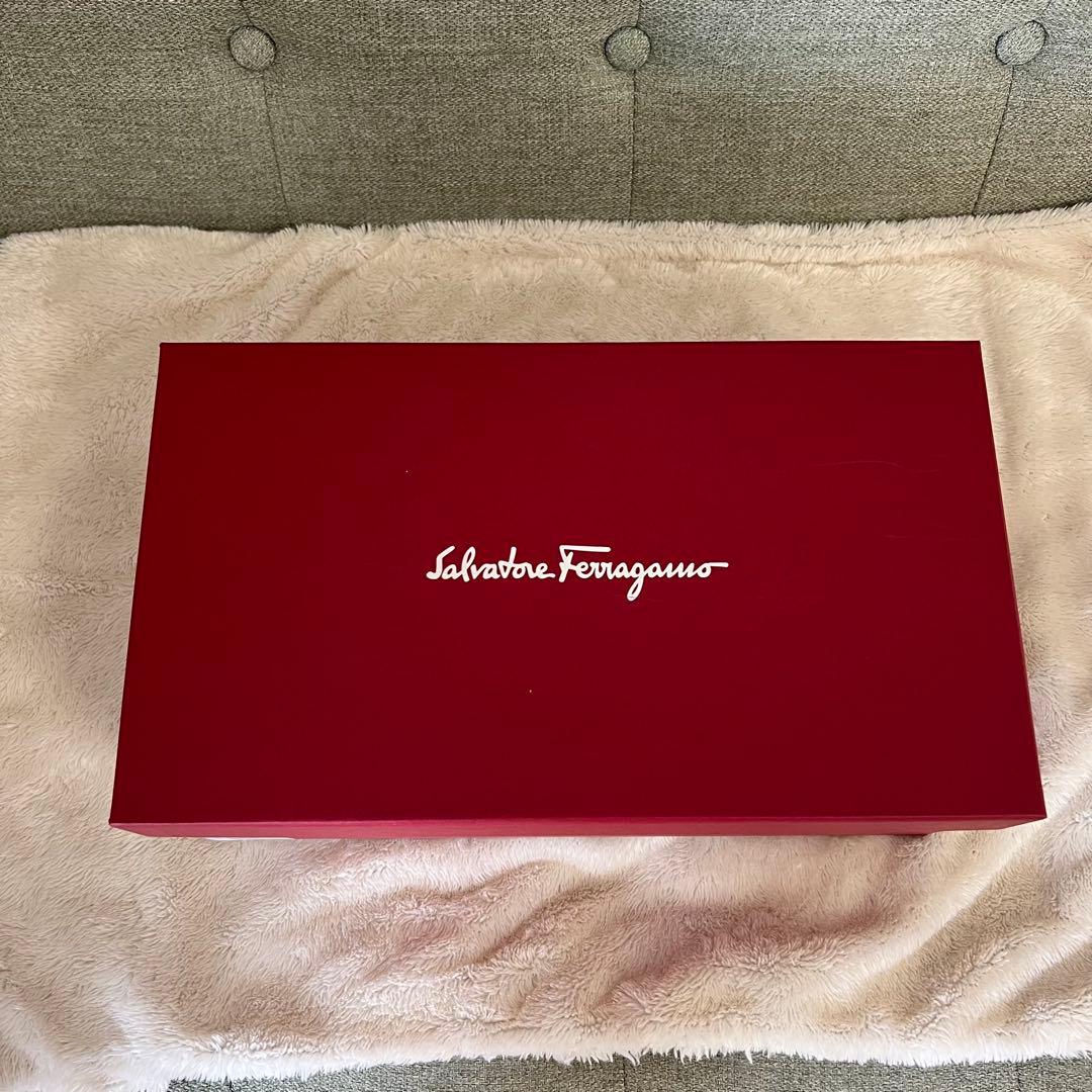 新春セール中！Ferragamo ブラックリボンパンプス