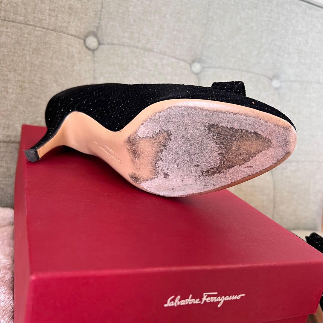 新春セール中！Ferragamo ブラックリボンパンプス
