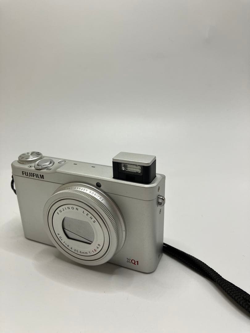 【返品保証・動作確認済】FUJIFILM XQ1 コンパクトデジタルカメラ