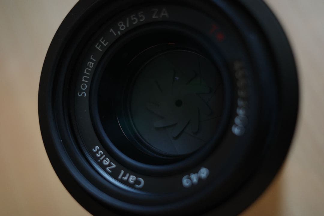 sony Sonnar T* FE 55mmF1.8SEL55F18Zカバー付き