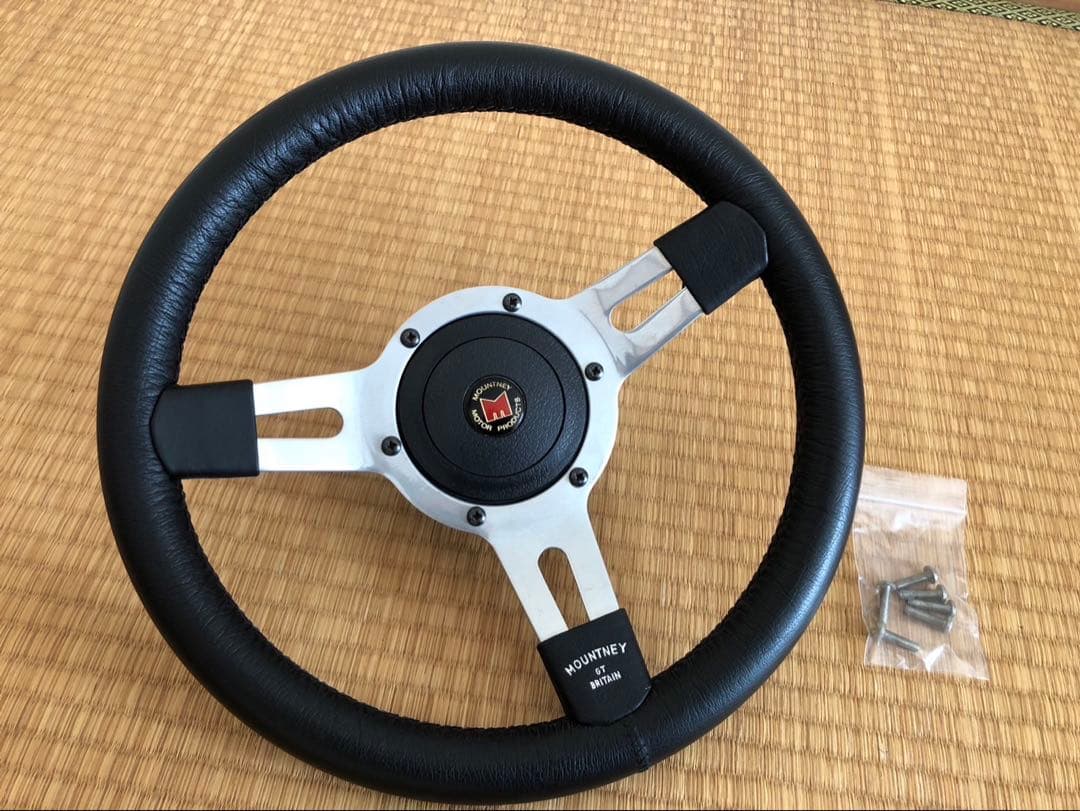 ミニクーパー　マウントニーモータープロダクツ　ハンドル　ボス付き