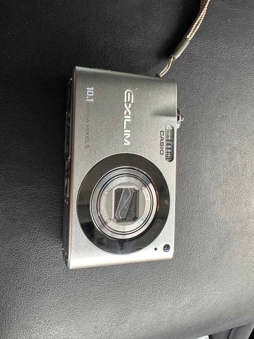 CASIO EXILIM コンパクトデジタルカメラ　EX-Z100 カシオ　美品