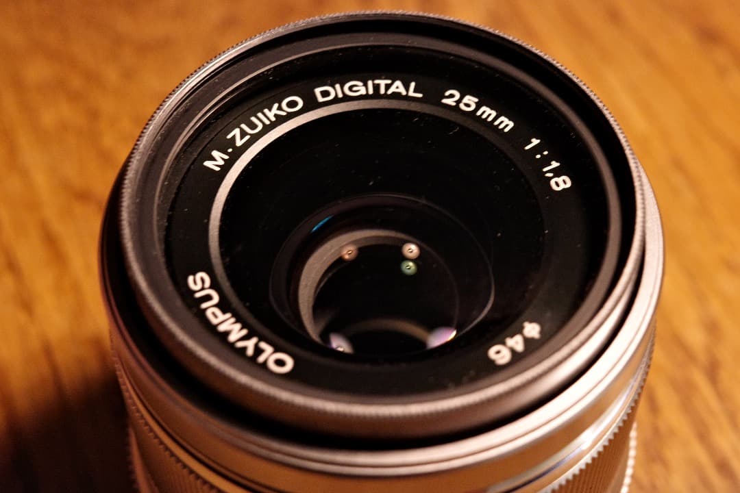 OLYMPUS M.ZUIKO DIGITAL 25mm F1.8 シルバー