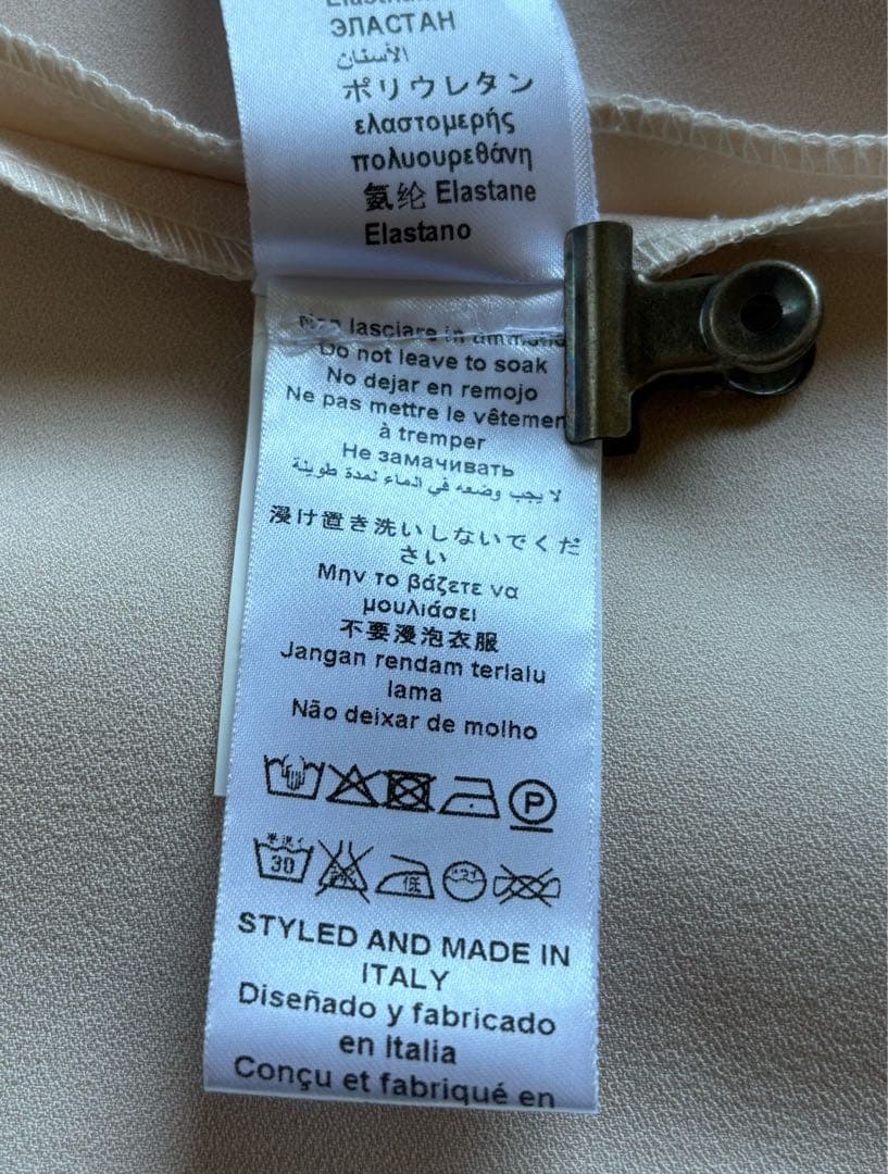 エリザベッタ フランキ　ワンピース　イタリア製　ロゴ金ボタン　ピンクベージュ