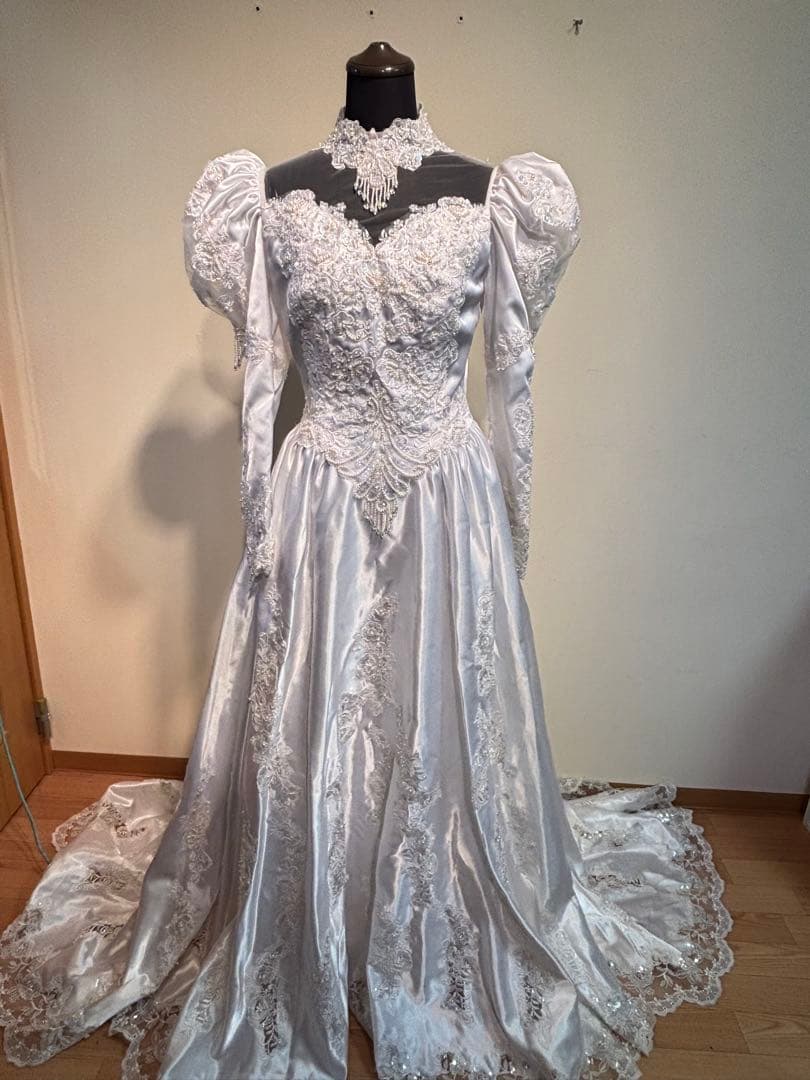 強光沢 薄手 サテン ウェディングドレス 長袖 ロングトレーン 90年代