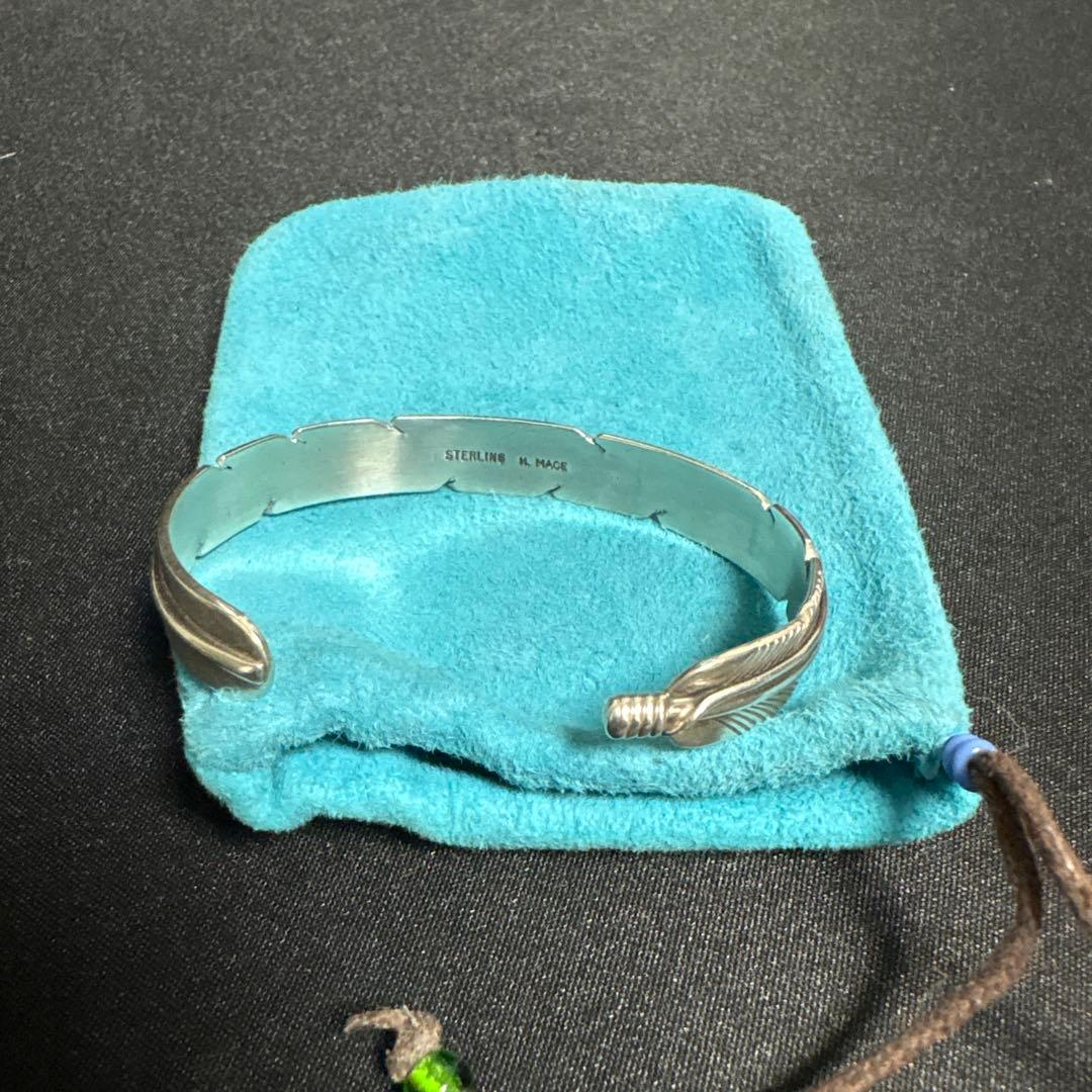 ハーヴィーメイス フェザーバングル