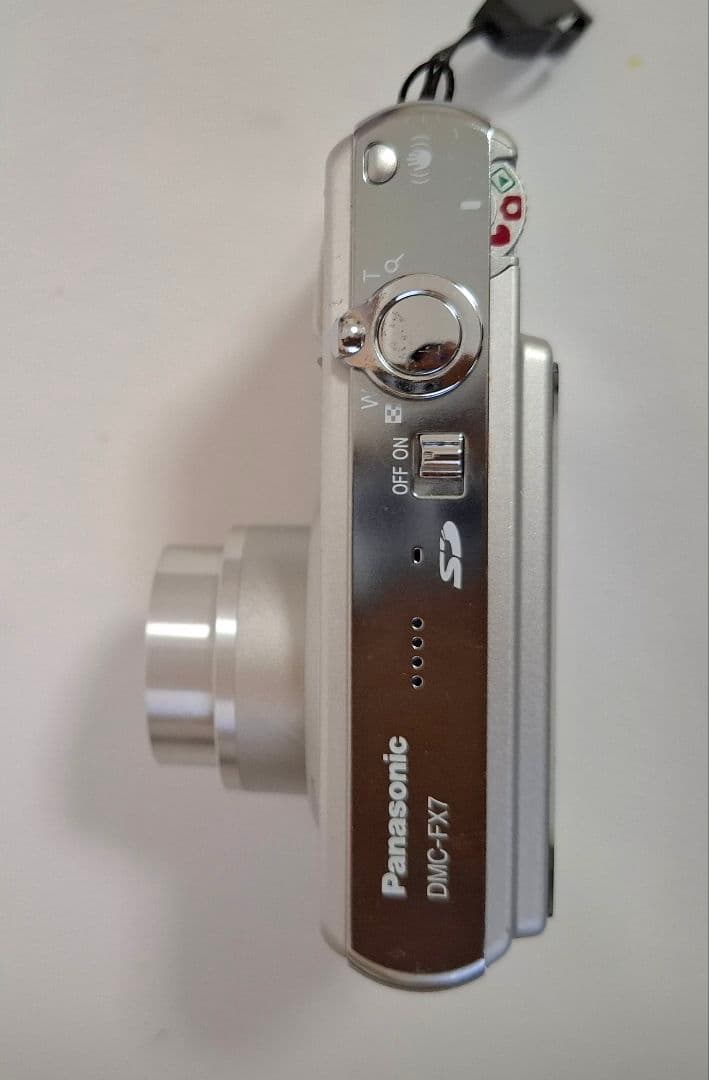 [美品]パナソニック LUMIX DMC-FX7 デジタルカメラ