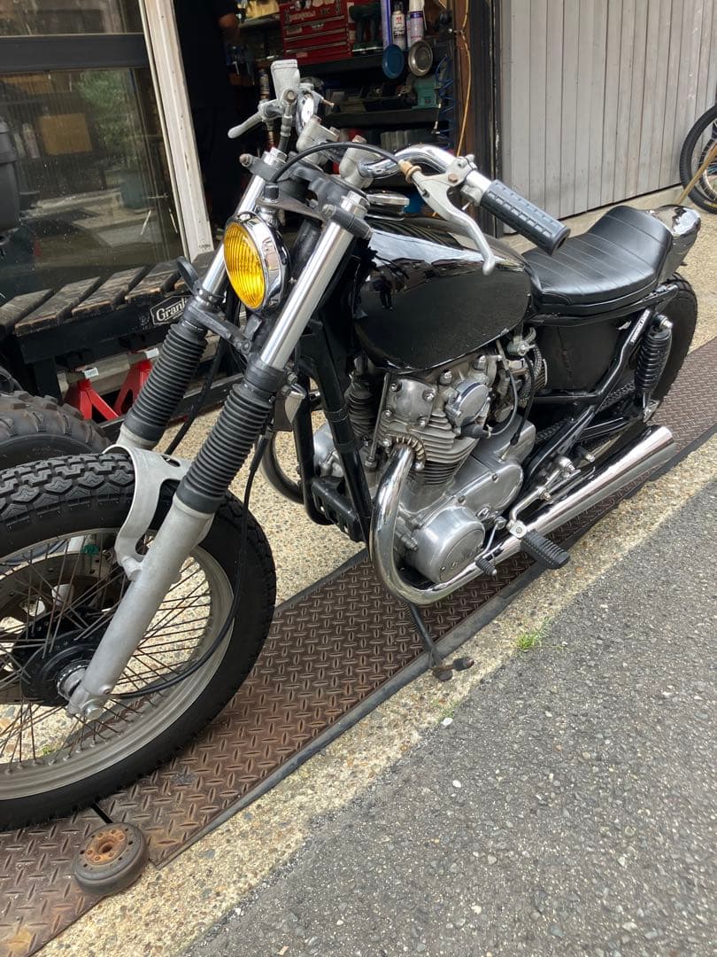 C*F様 xs650sp カスタム　シート