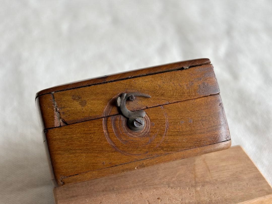 アンティーク　ツバメのモシュリンヌ