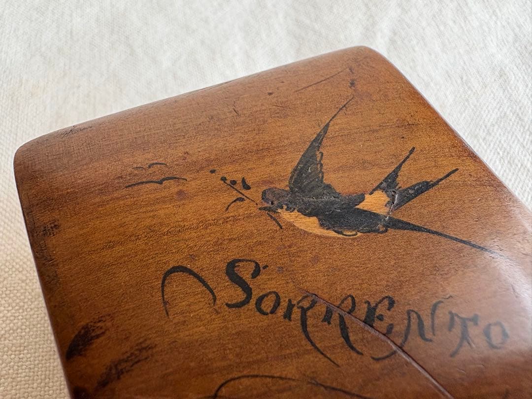 アンティーク　ツバメのモシュリンヌ