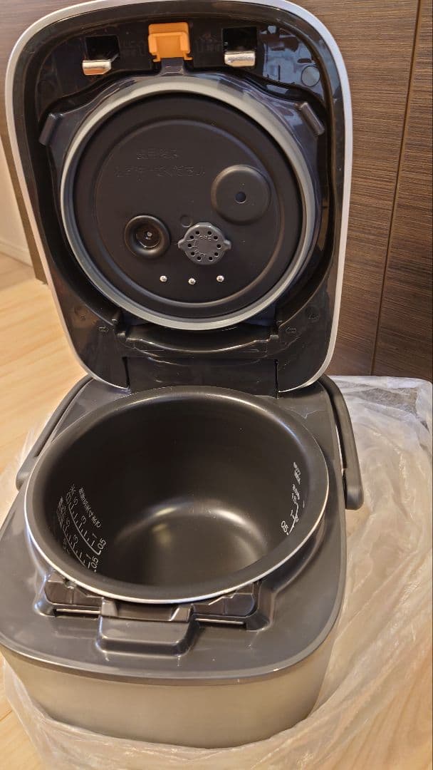 象印　圧力炊飯器　NW-PT10