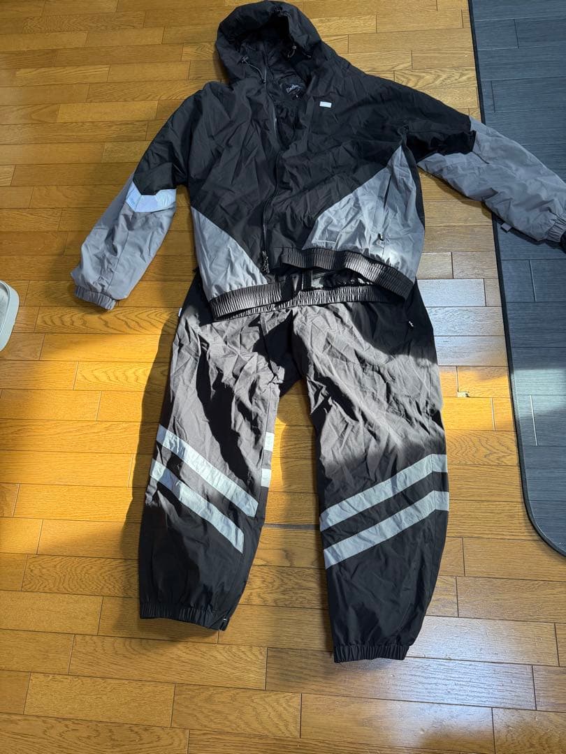 スノーボードウェアセット 黒/グレー　手袋おまけ