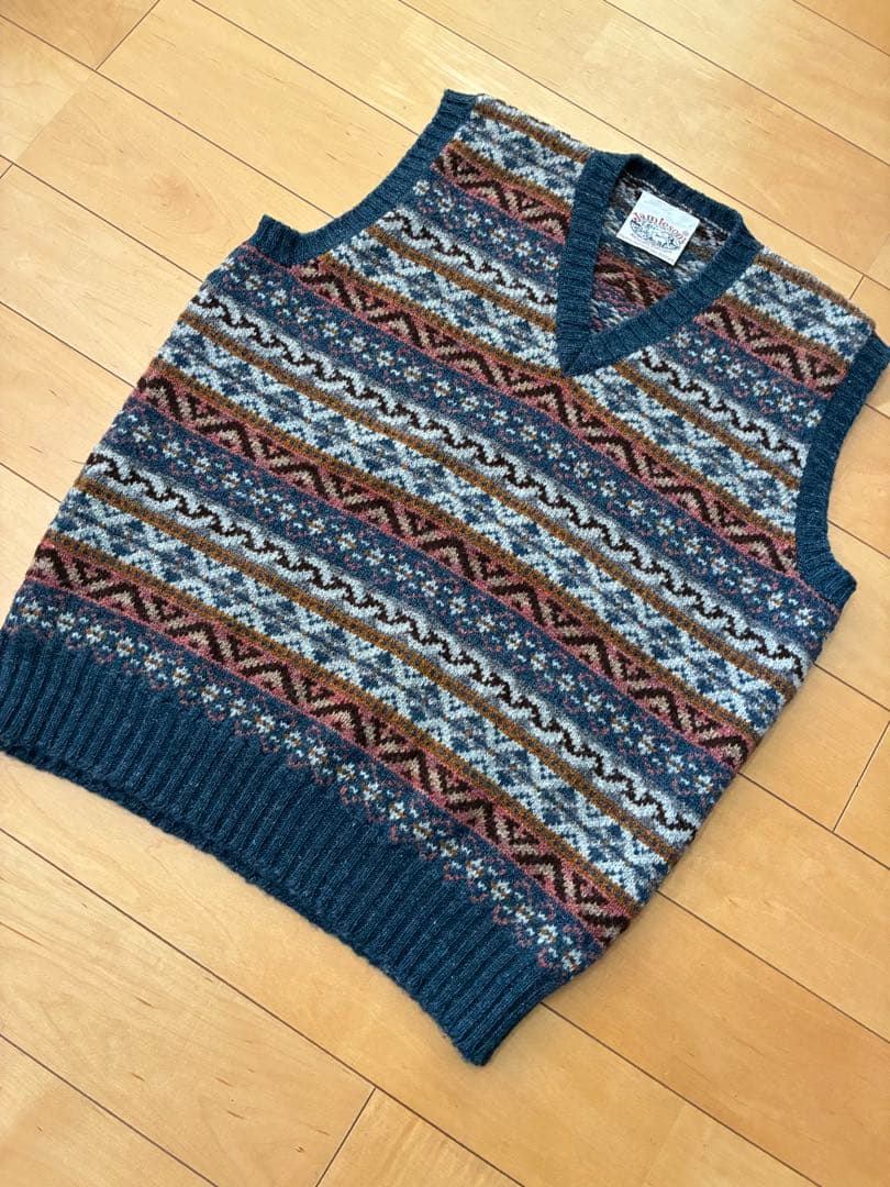 【美品】ジャミーソンズ（Jamieson's ）フェアアイル柄 ベスト