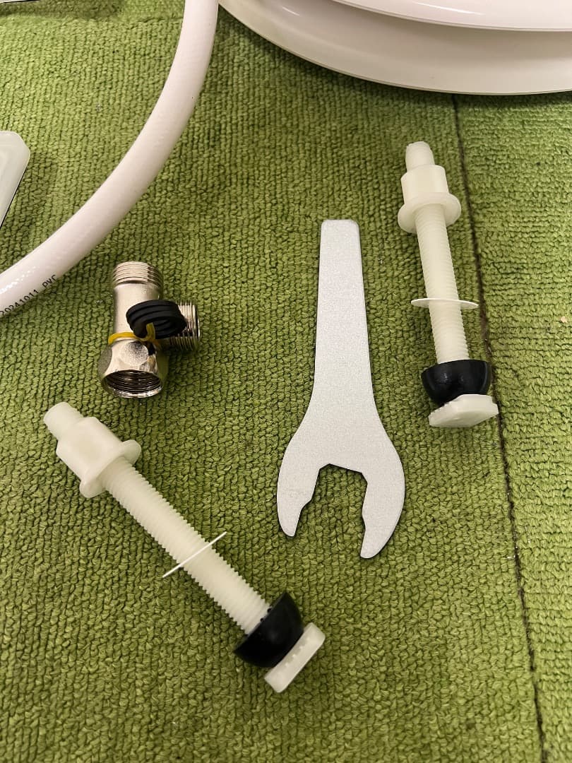 新品 未使用 2024年製 TOSHIBA 温水洗浄便座 SCS-T161