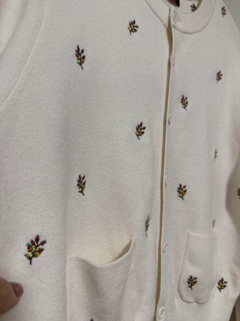 CABaN コットンカシミヤ エンブロイダリークルーネックカーディガン
