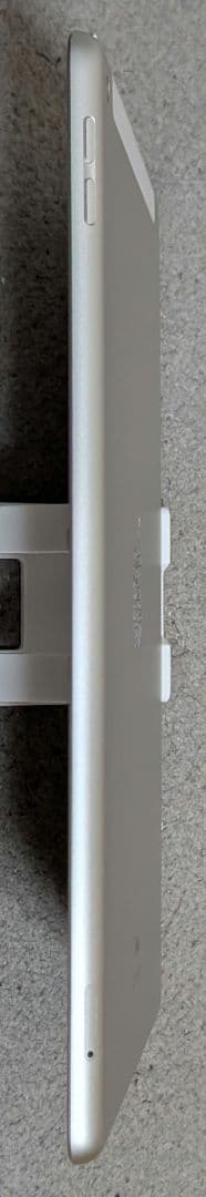 iPad第7世代 32GB シルバー Wi-Fi+Cellular