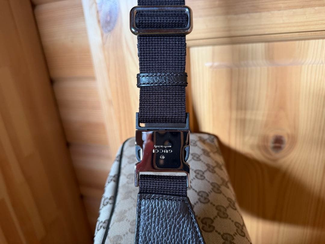 GUCCI GGパターンキャンバス ボディバッグ