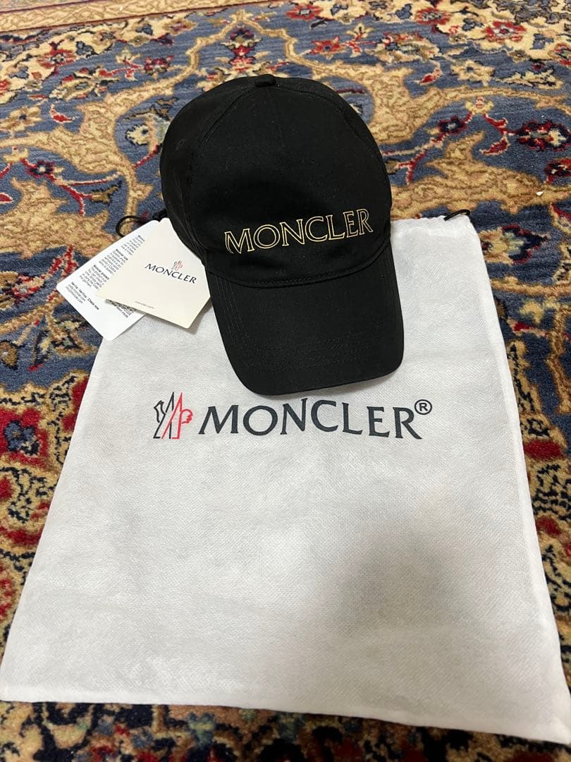 MONCLER ブラックベースボールキャップ