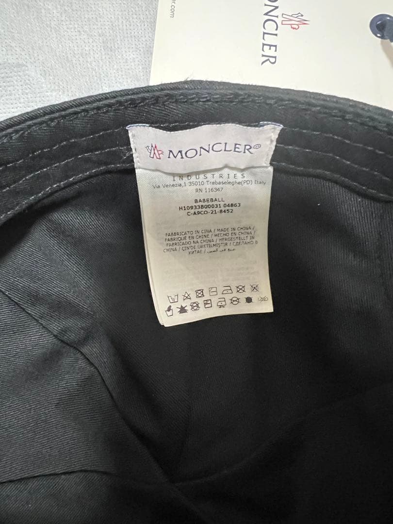 MONCLER ブラックベースボールキャップ