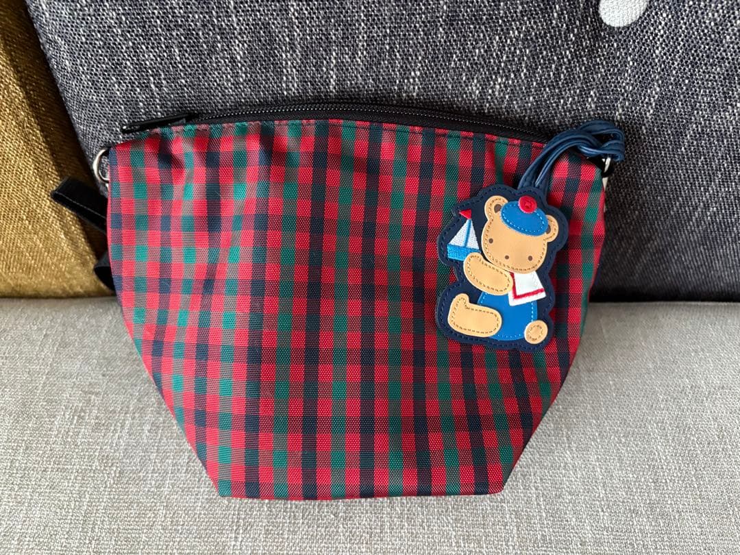 【ほぼ未使用品】familiar ファミリア ポシェット 舟形 チャーム付き