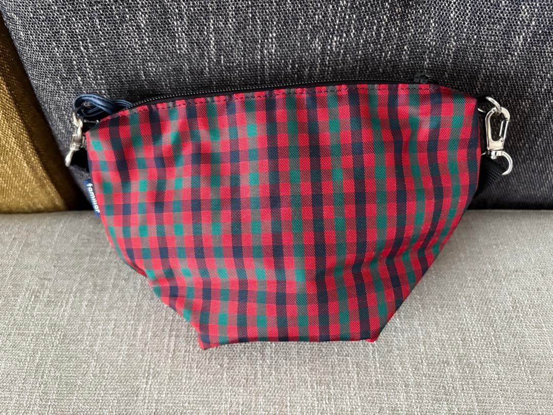 【ほぼ未使用品】familiar ファミリア ポシェット 舟形 チャーム付き