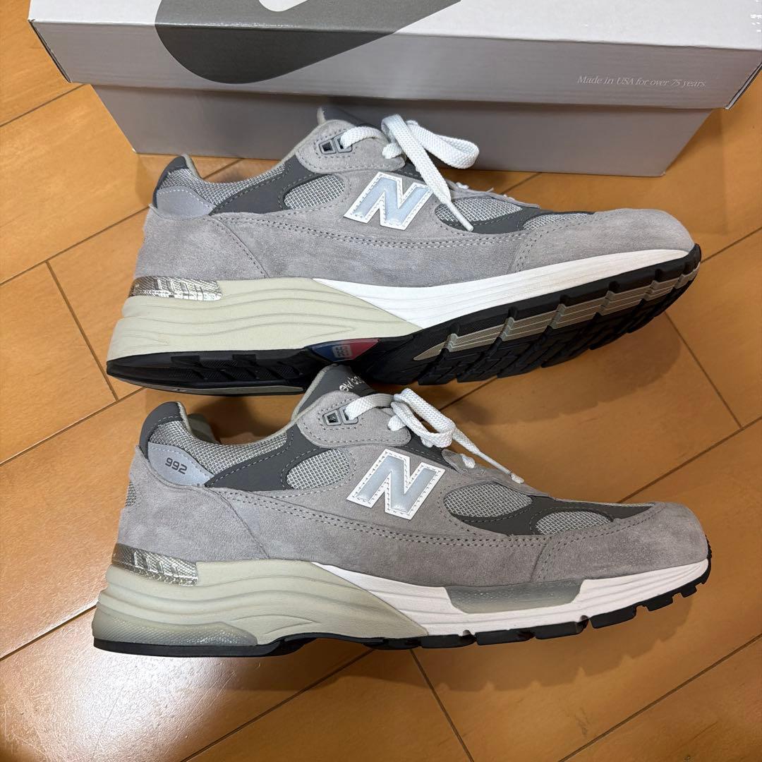 ニューバランスU992GYサイズ28cm色はグレイ