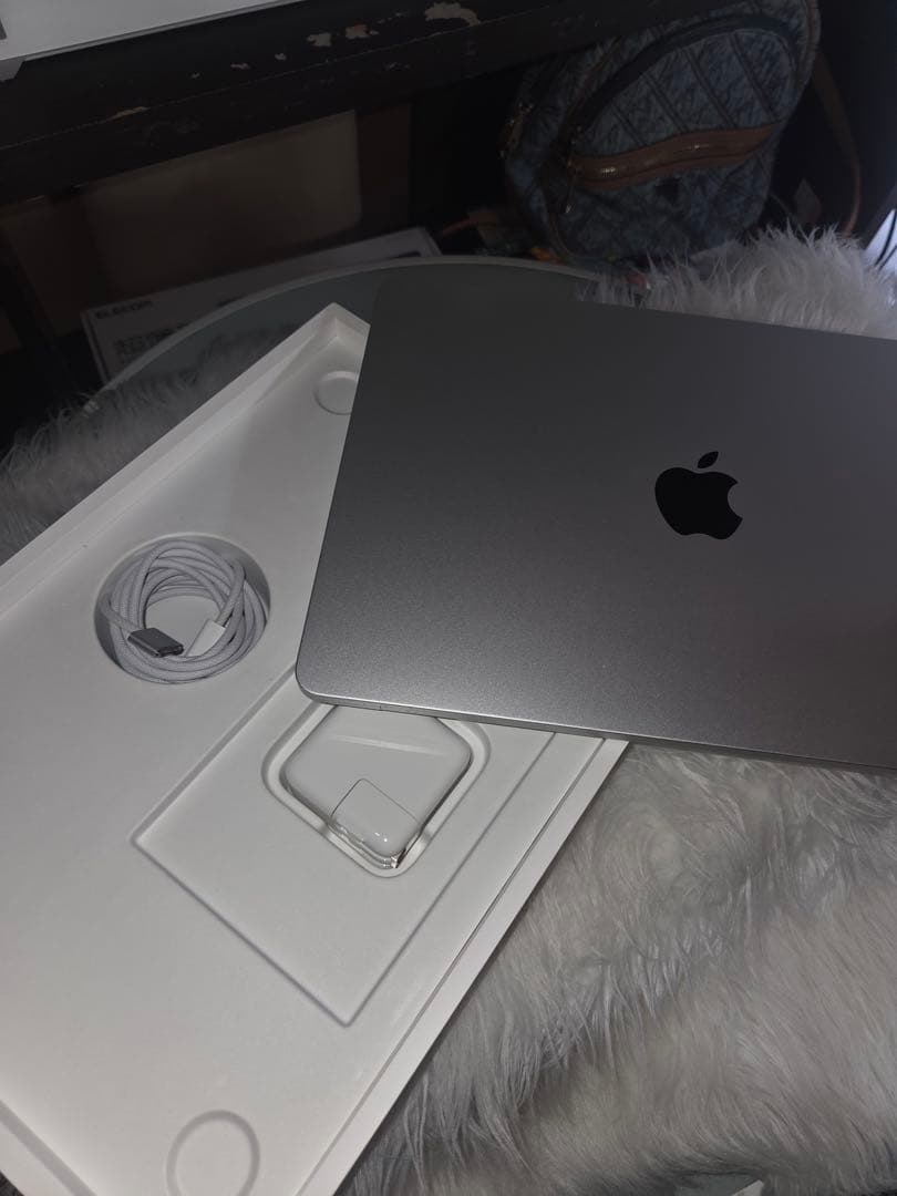 Apple MacBook M2 8GB 13.6インチ本体Applecare+