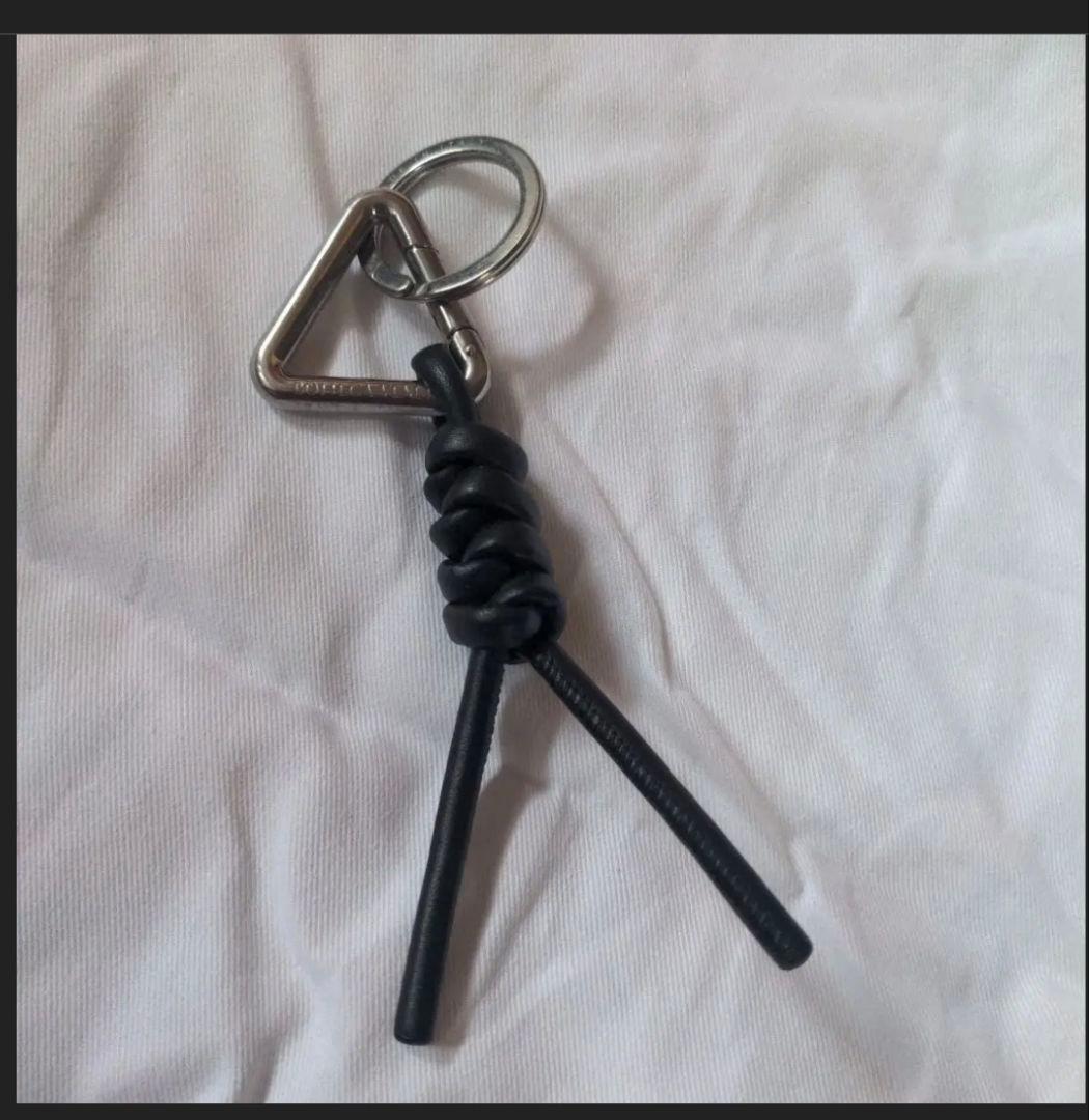 BOTTEGA VENETA ボッテガヴェネタ　キーリング　トライアングル　黒