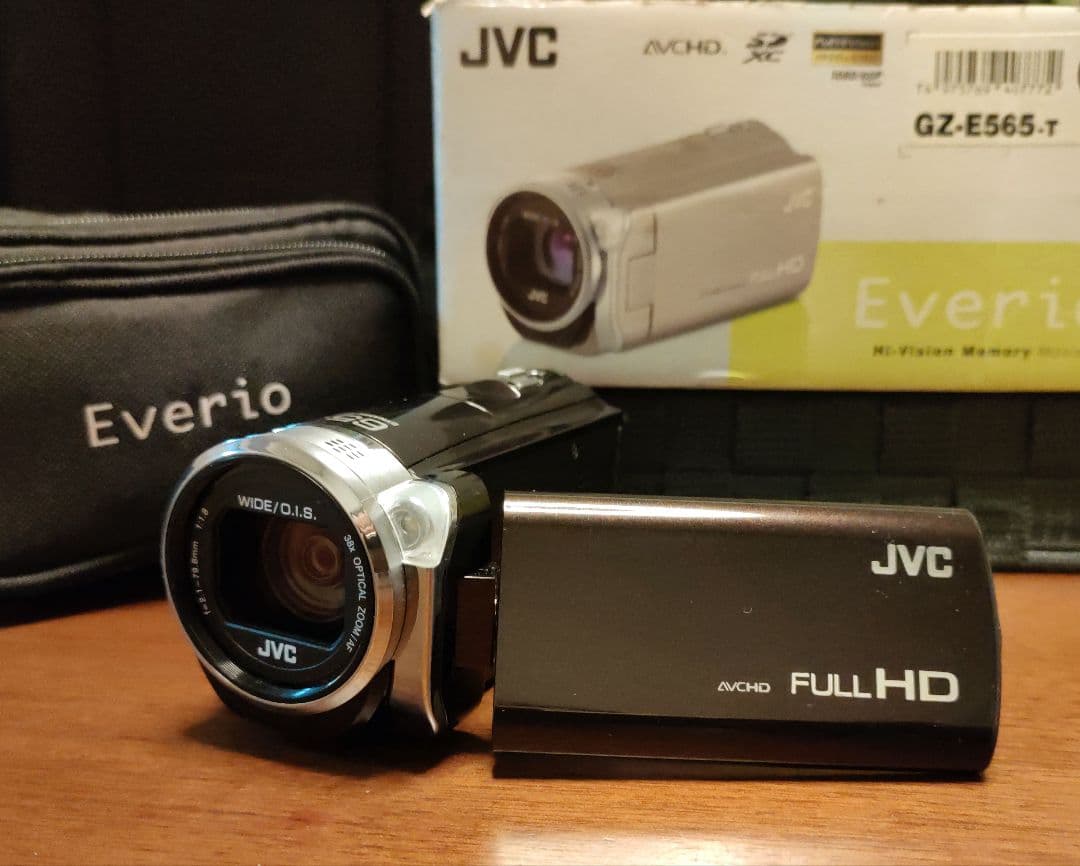 n*u様 JVC ビデオカメラ　GZ-E565-T 　追加バッテリー、SDカード