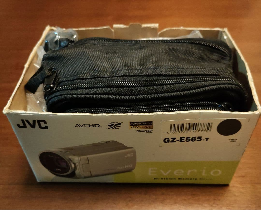 n*u様 JVC ビデオカメラ　GZ-E565-T 　追加バッテリー、SDカード