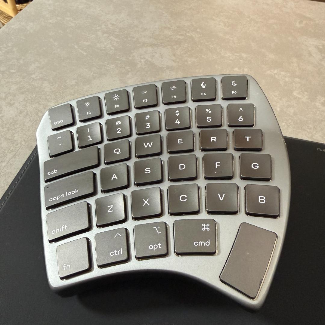 NUIO 分割キーボード 日本未発売