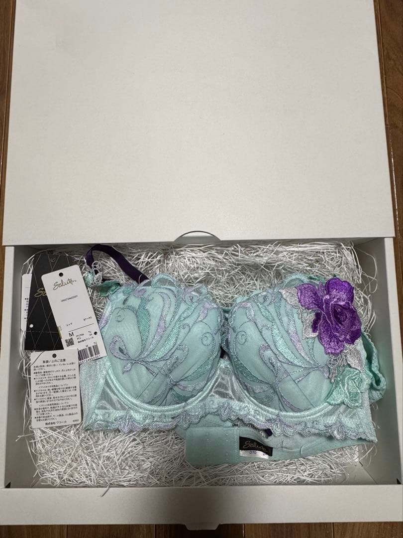 新品　ワコール　サルート　ブラジャーショーツセット