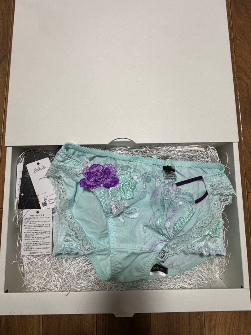 新品　ワコール　サルート　ブラジャーショーツセット