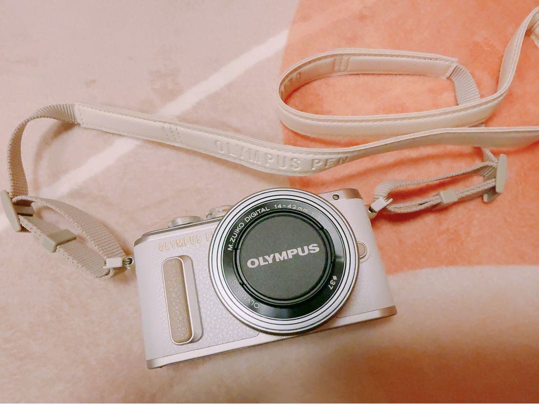 OLYMPUS PEN E-PL8 ホワイト14-42mm保証書、SDカード付き