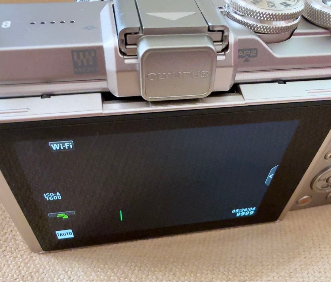 OLYMPUS PEN E-PL8 ホワイト14-42mm保証書、SDカード付き