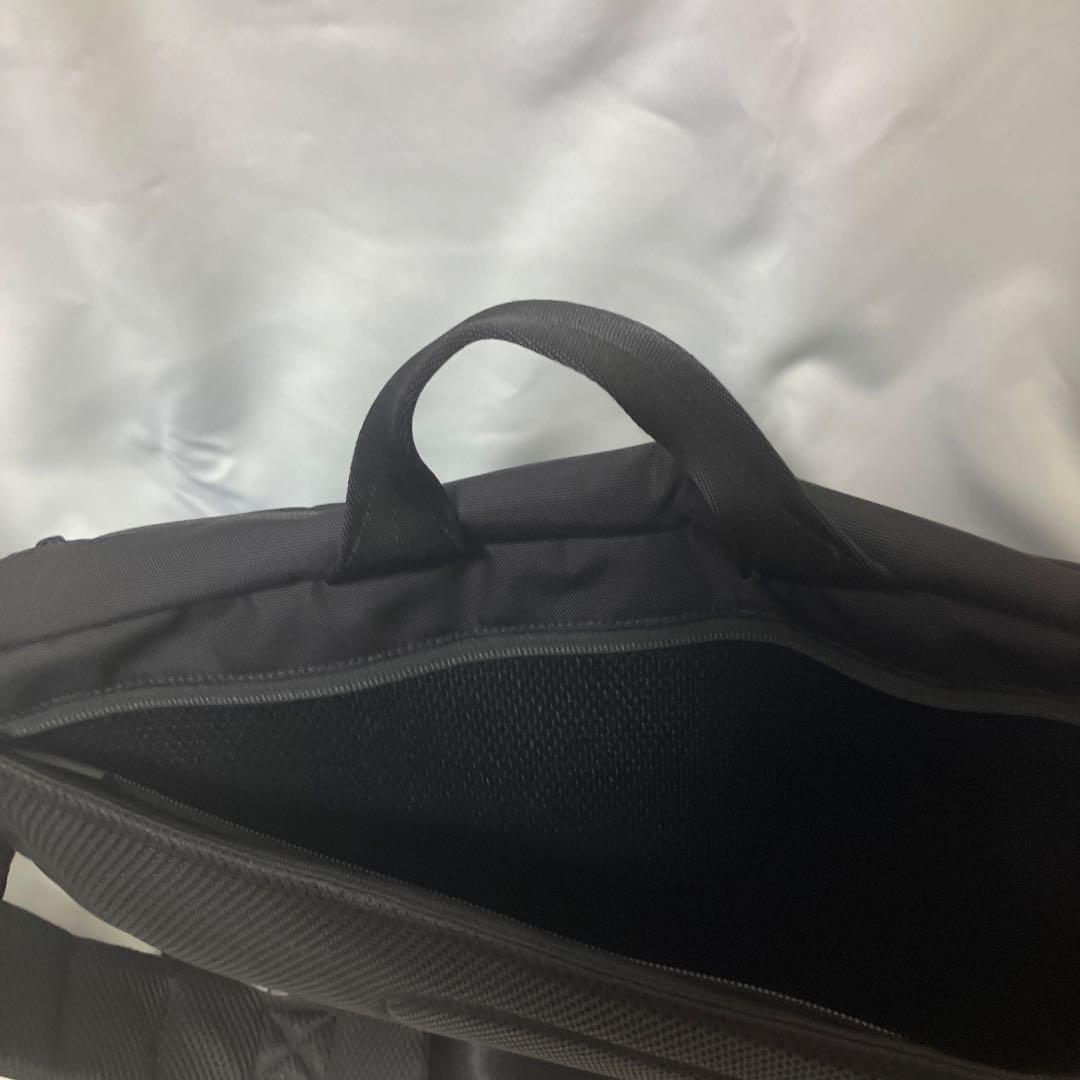 BRIEFING ブラック メッセンジャーバッグ　大型ノートパソコン収納可能