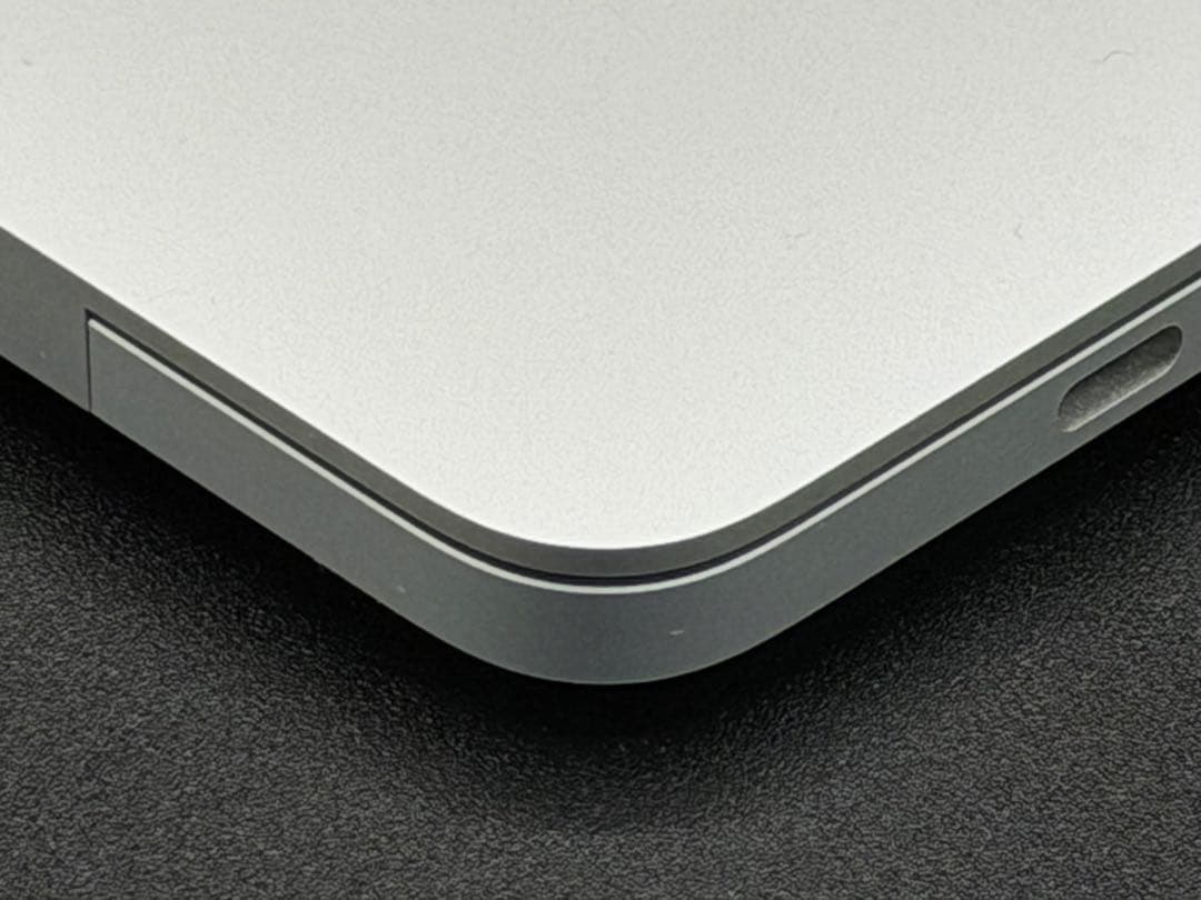 MacBookPro13 2016 TouchBar i5 8GB 256 本体