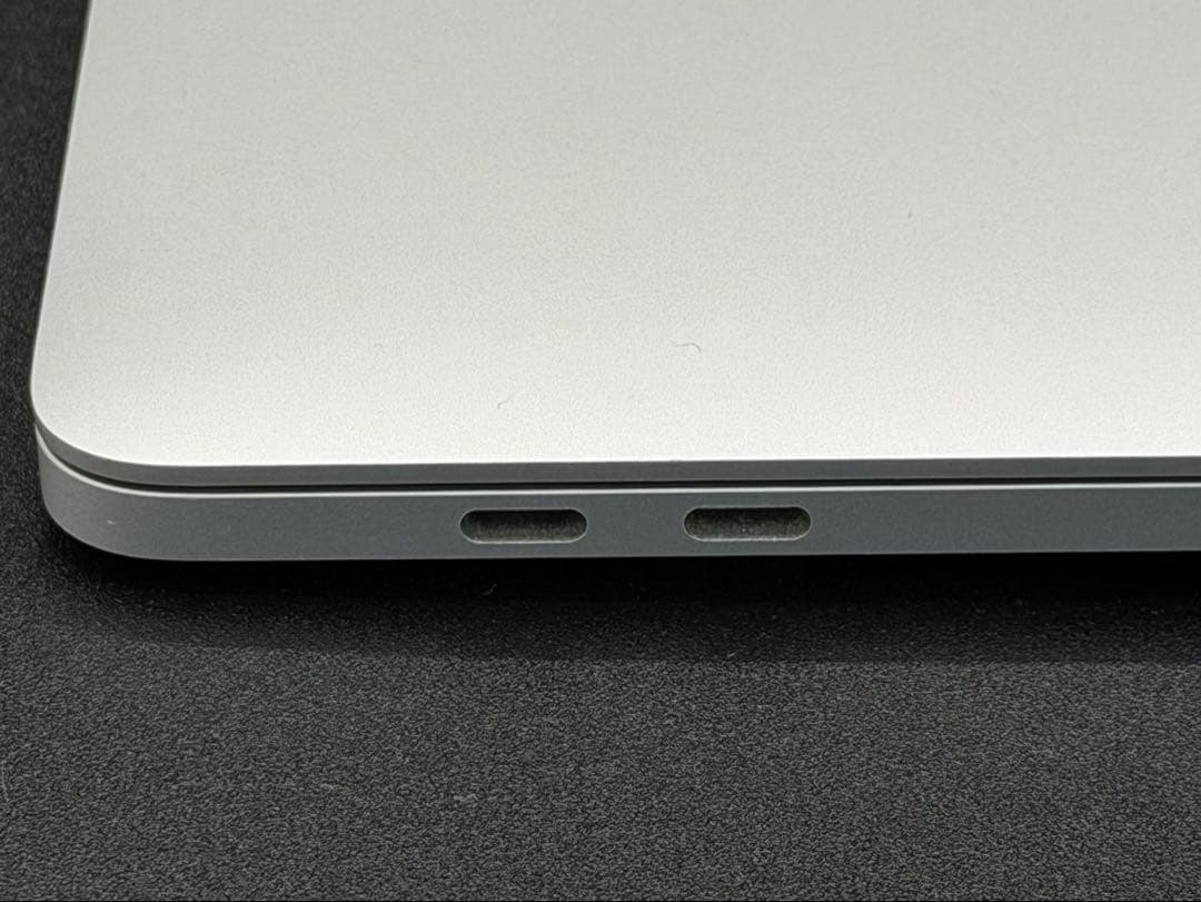 MacBookPro13 2016 TouchBar i5 8GB 256 本体