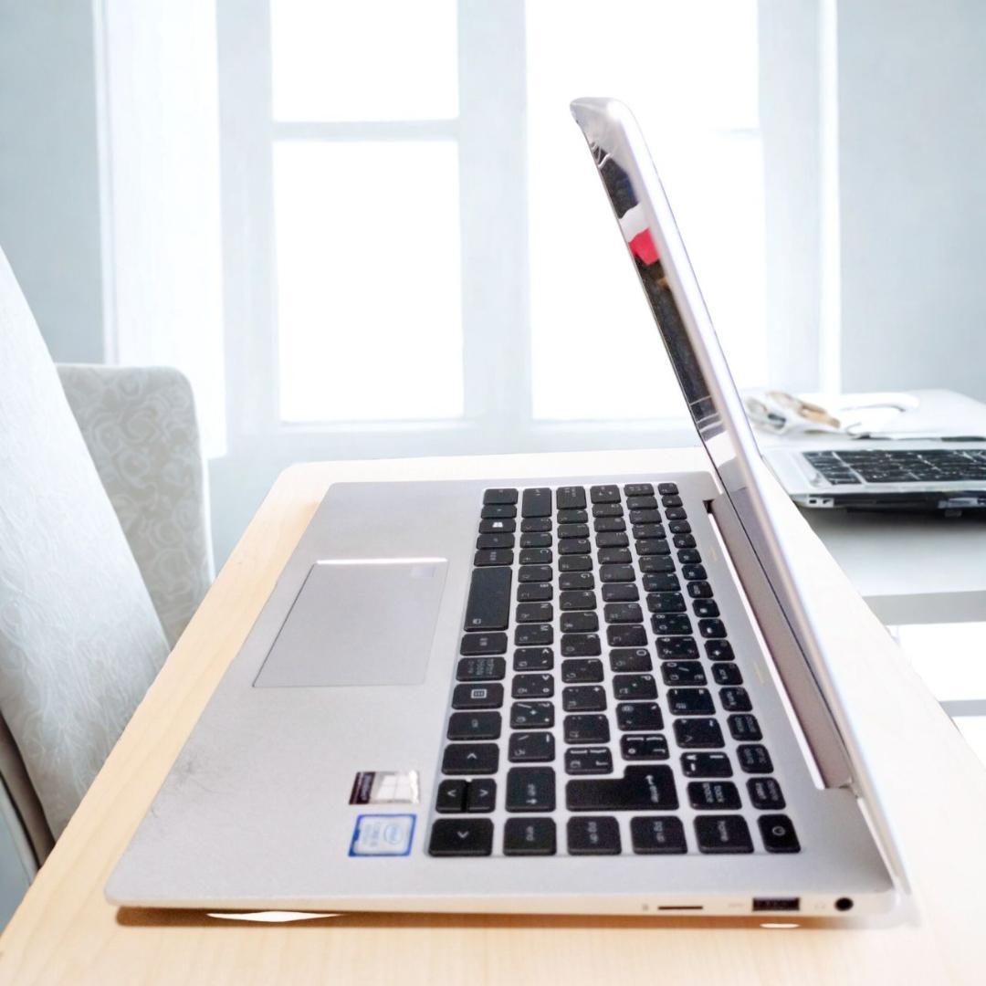 極薄1.19kg♥第8世代i5 8G 爆速SSD フルHD液晶 Webカメラ付き