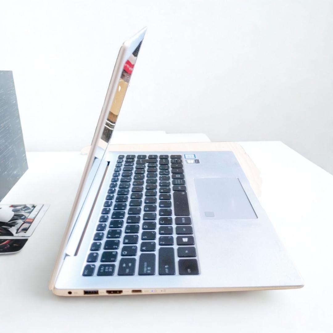 極薄1.19kg♥第8世代i5 8G 爆速SSD フルHD液晶 Webカメラ付き