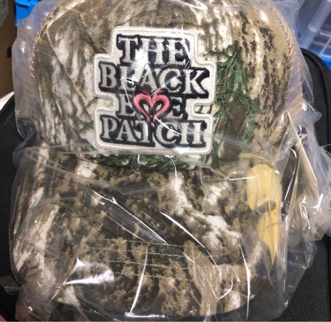 moussy × the black eye patch メッシュキャップ