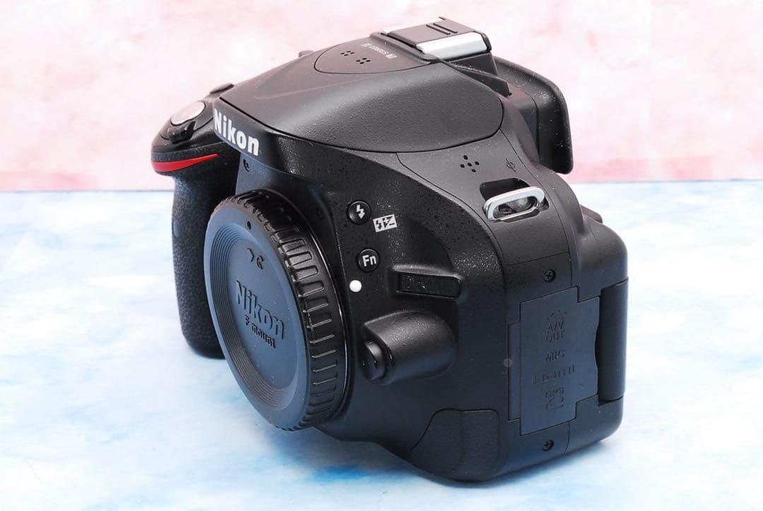 ☆Nikon D5200☆一眼レフカメラ☆手ぶれ補正Wレンズ☆付属品多数でお得！