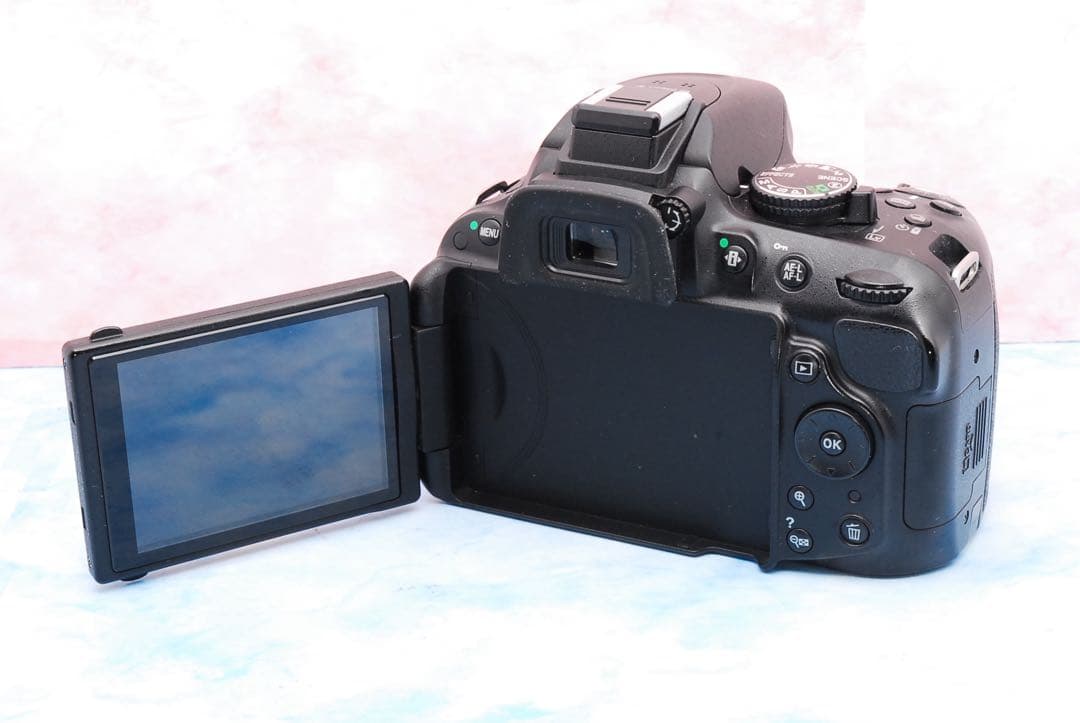 ☆Nikon D5200☆一眼レフカメラ☆手ぶれ補正Wレンズ☆付属品多数でお得！