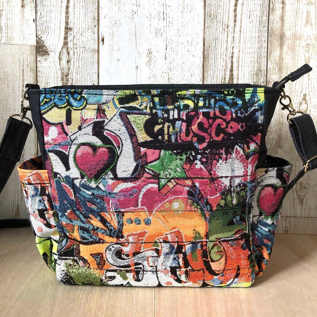 ショルダーバッグ　ハンドメイド　デニムリメイク　ブラック　ゴールド【新品デニム】